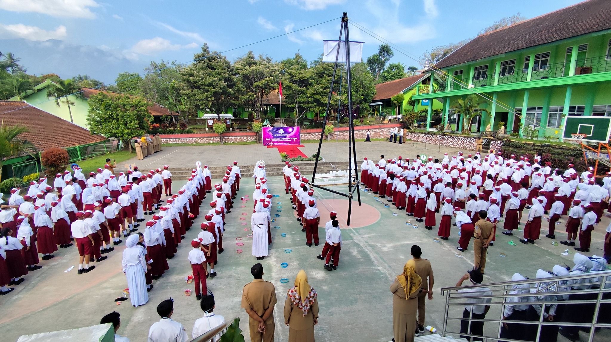 Pembukaan Masa Pengenalan Lingkungan Sekolah ( MPLS )