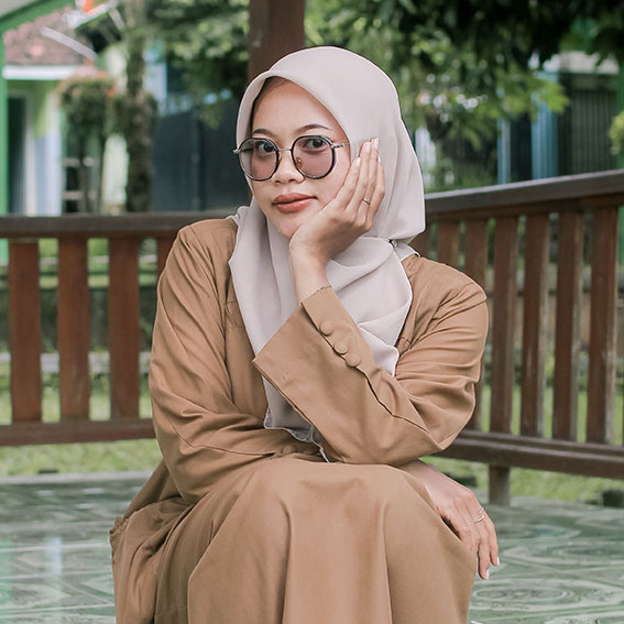 Utik Utami Isfandiati, S.T